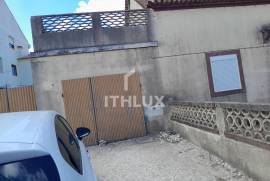 House in Atouguia da Baleia, Peniche with 2 bedrooms and renovation potential House in Atouguia da Baleia, Peniche with 2 bedrooms and renovation potential