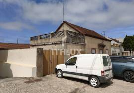 House in Atouguia da Baleia, Peniche with 2 bedrooms and renovation potential House in Atouguia da Baleia, Peniche with 2 bedrooms and renovation potential