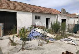 House in Atouguia da Baleia, Peniche with 2 bedrooms and renovation potential House in Atouguia da Baleia, Peniche with 2 bedrooms and renovation potential