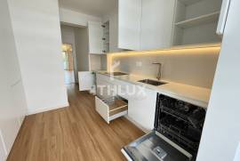 Fully refurbished 3 bedroom apartment with two balconies in Carnaxide