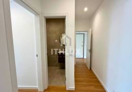 Fully refurbished 3 bedroom apartment with two balconies in Carnaxide