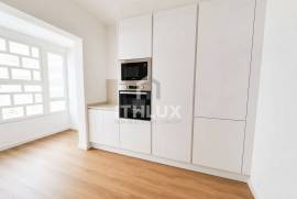 Fully refurbished 3 bedroom apartment with two balconies in Carnaxide