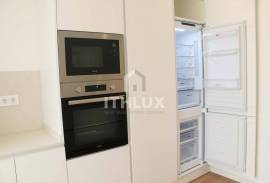 Fully refurbished 3 bedroom apartment with two balconies in Carnaxide