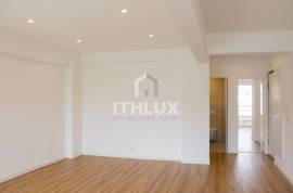 Fully refurbished 3 bedroom apartment with two balconies in Carnaxide