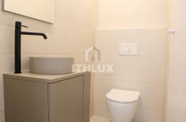 Fully refurbished 3 bedroom apartment with two balconies in Carnaxide