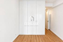Fully refurbished 3 bedroom apartment with two balconies in Carnaxide