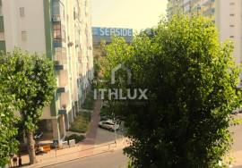 Fully refurbished 3 bedroom apartment with two balconies in Carnaxide