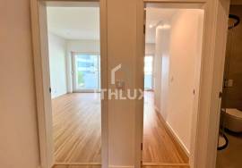 Fully refurbished 3 bedroom apartment with two balconies in Carnaxide