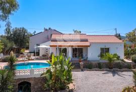 3-Bedroom Villa with Pool for Sale in Moncarapacho, Algarve