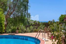 3-Bedroom Villa with Pool for Sale in Moncarapacho, Algarve 3-Bedroom Villa with Pool for Sale in Moncarapacho, Algarve