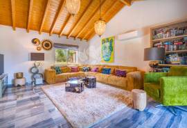 3-Bedroom Villa with Pool for Sale in Moncarapacho, Algarve 3-Bedroom Villa with Pool for Sale in Moncarapacho, Algarve