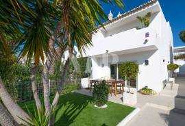 Renovated 3 Bedroom Villa with Pool, Rooftop and Private Garden in Vale do Garrão – Quinta do Lago
