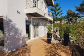 Villa with swimming pool and panoramic views, Restelo, Lisbon