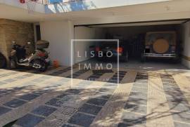 Villa with swimming pool and panoramic views, Restelo, Lisbon