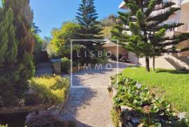 Villa with swimming pool and panoramic views, Restelo, Lisbon