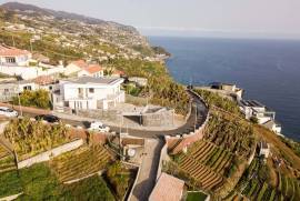Luxury 4 Bedroom Villa in Ponta do Sol: A Haven of Elegance and Comfort