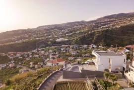 Luxury 4 Bedroom Villa in Ponta do Sol: A Haven of Elegance and Comfort