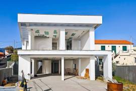 Luxury 4 Bedroom Villa in Ponta do Sol: A Haven of Elegance and Comfort