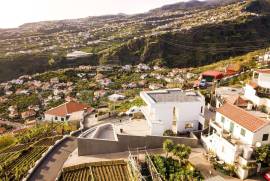 Luxury 4 Bedroom Villa in Ponta do Sol: A Haven of Elegance and Comfort