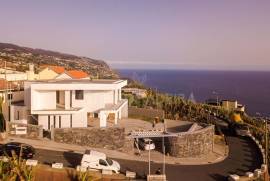 Luxury 4 Bedroom Villa in Ponta do Sol: A Haven of Elegance and Comfort