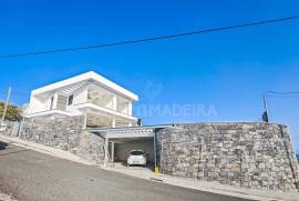Luxury 4 Bedroom Villa in Ponta do Sol: A Haven of Elegance and Comfort