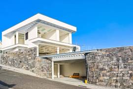 Luxury 4 Bedroom Villa in Ponta do Sol: A Haven of Elegance and Comfort