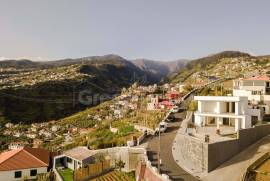 Luxury 4 Bedroom Villa in Ponta do Sol: A Haven of Elegance and Comfort