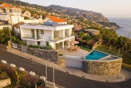 Luxury 4 Bedroom Villa in Ponta do Sol: A Haven of Elegance and Comfort