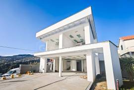 Luxury 4 Bedroom Villa in Ponta do Sol: A Haven of Elegance and Comfort