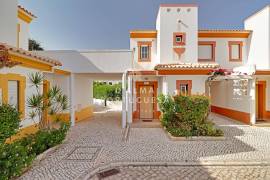 2 +1 bedroom villa for sale gated community Albufeira | Olhos de Agua