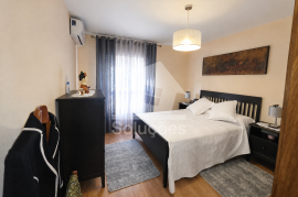Semi-Renovated 3-Bedroom Apartment in Parchal, Lagoa