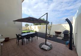 Renovated 3 bedroom villa in Lombas — Porto Santo