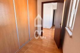INVESTMENT OPPORTUNITY---2 bedroom villa, kitchenette, 2 service toilets, patio and terrace, located in Vieira de Leiria, 3 km from Vieira Beach.