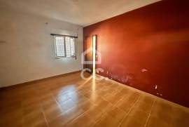 INVESTMENT OPPORTUNITY---2 bedroom villa, kitchenette, 2 service toilets, patio and terrace, located in Vieira de Leiria, 3 km from Vieira Beach.