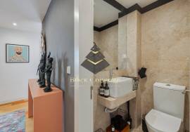 T3 and 4 bathrooms, with 2 parking 3 minute walk to Avenida Da Liberdade