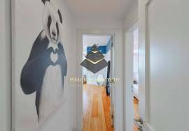 T3 and 4 bathrooms, with 2 parking 3 minute walk to Avenida Da Liberdade