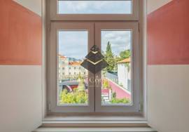 T3 and 4 bathrooms, with 2 parking 3 minute walk to Avenida Da Liberdade