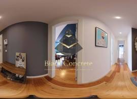 T3 and 4 bathrooms, with 2 parking 3 minute walk to Avenida Da Liberdade