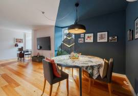 T3 and 4 bathrooms, with 2 parking 3 minute walk to Avenida Da Liberdade