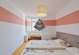 T3 and 4 bathrooms, with 2 parking 3 minute walk to Avenida Da Liberdade