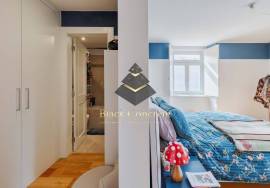 T3 and 4 bathrooms, with 2 parking 3 minute walk to Avenida Da Liberdade