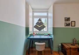 T3 and 4 bathrooms, with 2 parking 3 minute walk to Avenida Da Liberdade