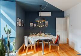 T3 and 4 bathrooms, with 2 parking 3 minute walk to Avenida Da Liberdade