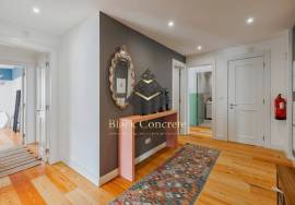T3 and 4 bathrooms, with 2 parking 3 minute walk to Avenida Da Liberdade