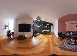 T3 and 4 bathrooms, with 2 parking 3 minute walk to Avenida Da Liberdade