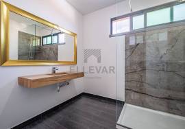MODERN 3+2 BEDROOM VILLA IN FUNCHAL
