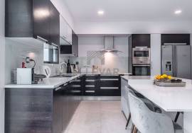 MODERN 3+2 BEDROOM VILLA IN FUNCHAL