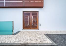 MODERN 3+2 BEDROOM VILLA IN FUNCHAL