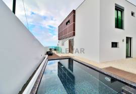 MODERN 3+2 BEDROOM VILLA IN FUNCHAL