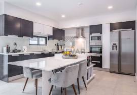 MODERN 3+2 BEDROOM VILLA IN FUNCHAL